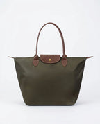 CT|Elegante Schultertasche mit Studd-Verschluss