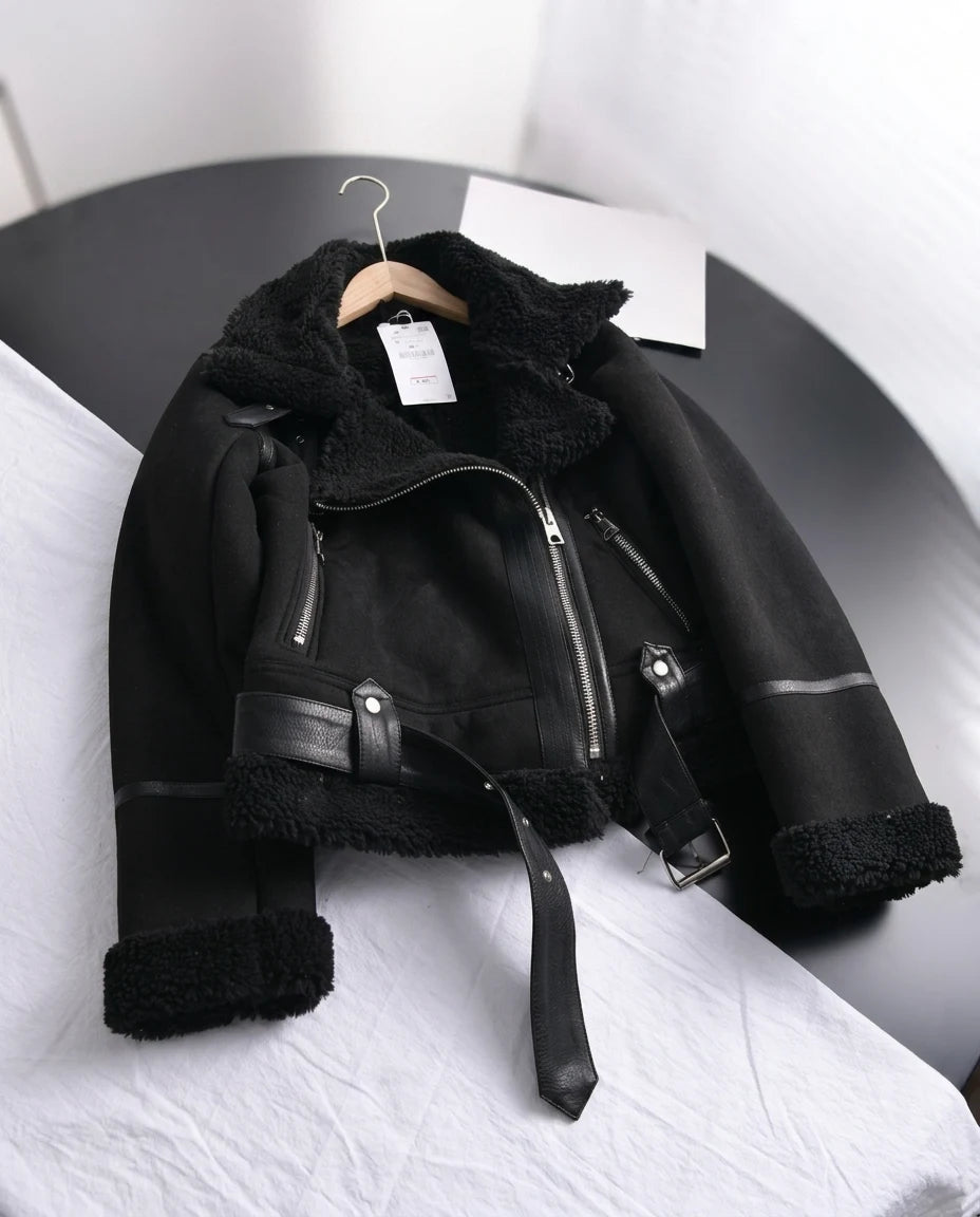 CT|Damen Taillierte Wildlederjacke mit Warmer Fütterung