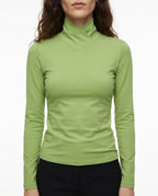 CT|Eleganter Rollkragenpullover mit tailliertem Schnitt