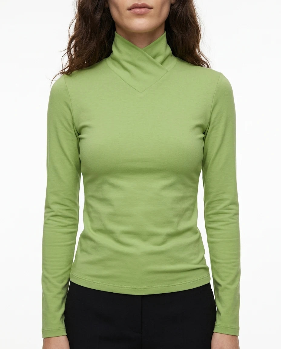 CT|Eleganter Rollkragenpullover mit tailliertem Schnitt