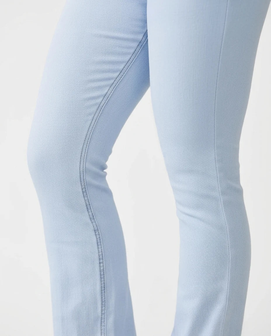 CT|Hoch Geschnittene Stretchjeans mit Bootcut-Design
